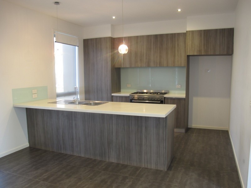 147 The Esplanade, Caroline Springs VIC 3023