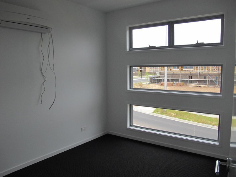 147 The Esplanade, Caroline Springs VIC 3023