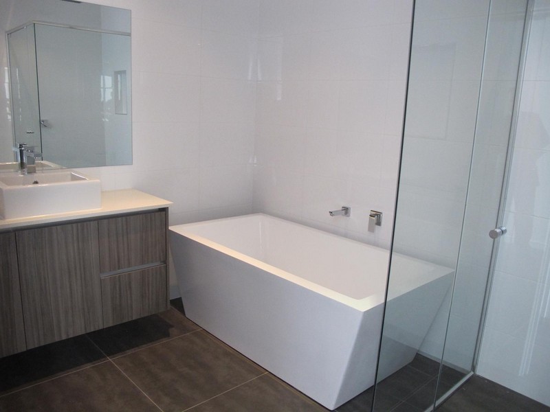 147 The Esplanade, Caroline Springs VIC 3023