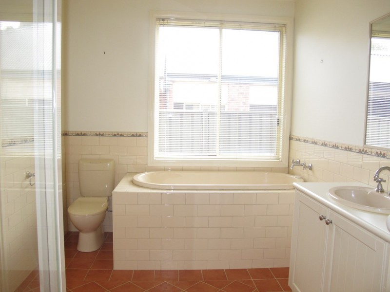 7 Northampton Crescent, Caroline Springs VIC 3023