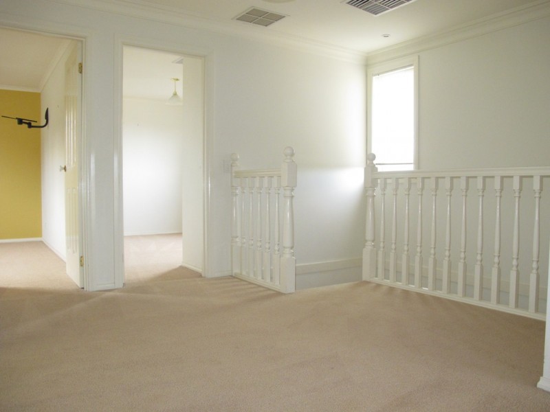 7 Northampton Crescent, Caroline Springs VIC 3023