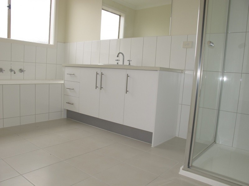 12 Zammit Lane, Hillside VIC 3037