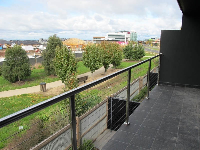 3/5 Chelsworth Place, Caroline Springs VIC 3023