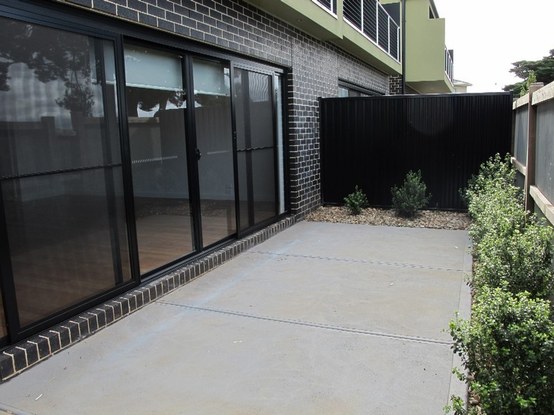 3/5 Chelsworth Place, Caroline Springs VIC 3023