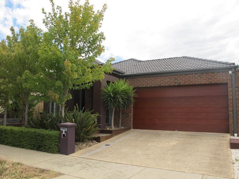 1  Jells Place, Caroline Springs VIC 3023