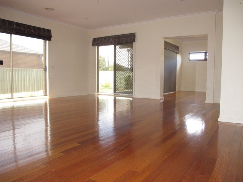 15 Lambertia Loop, Caroline Springs VIC 3023