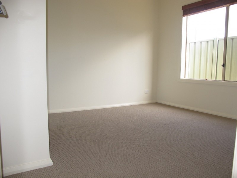 15 Lambertia Loop, Caroline Springs VIC 3023