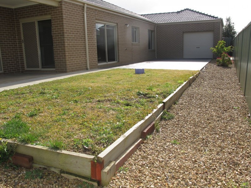 15 Lambertia Loop, Caroline Springs VIC 3023