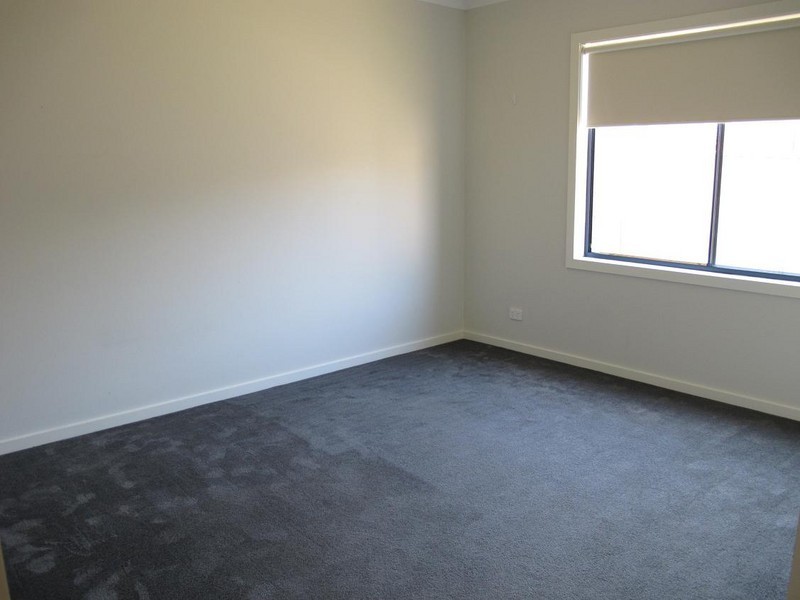 8 Darleith Terrace, Caroline Springs VIC 3023