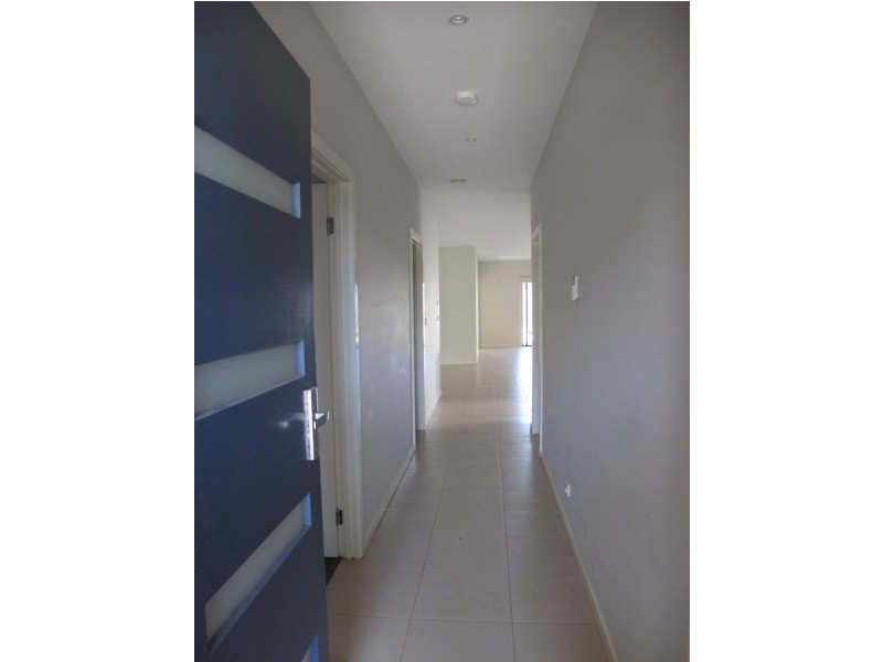 8 Darleith Terrace, Caroline Springs VIC 3023