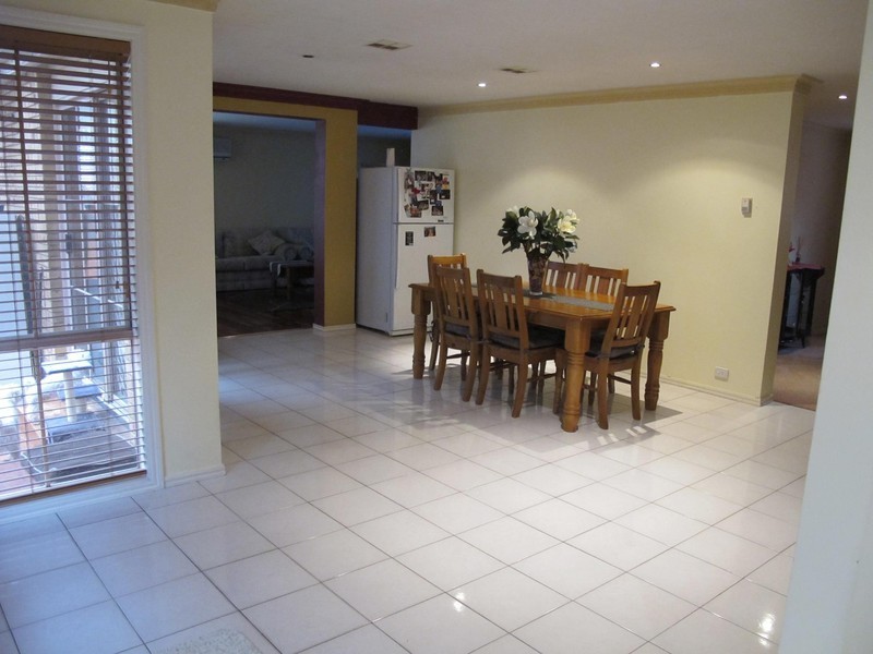 40 Grandview Cres, Hillside VIC 3037