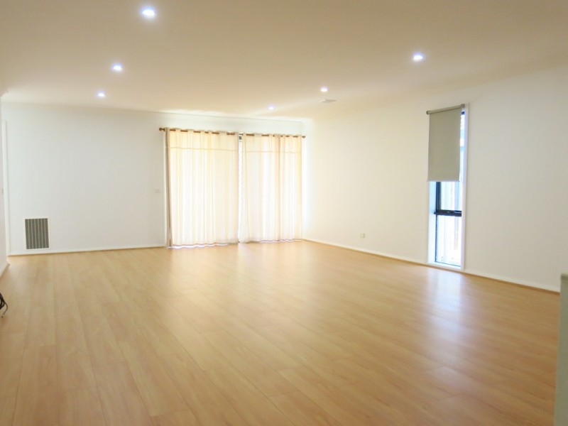 11 Regent Close, Burnside Heights VIC 3023