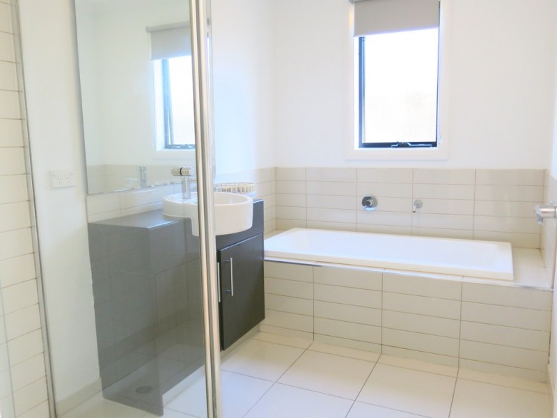 11 Regent Close, Burnside Heights VIC 3023