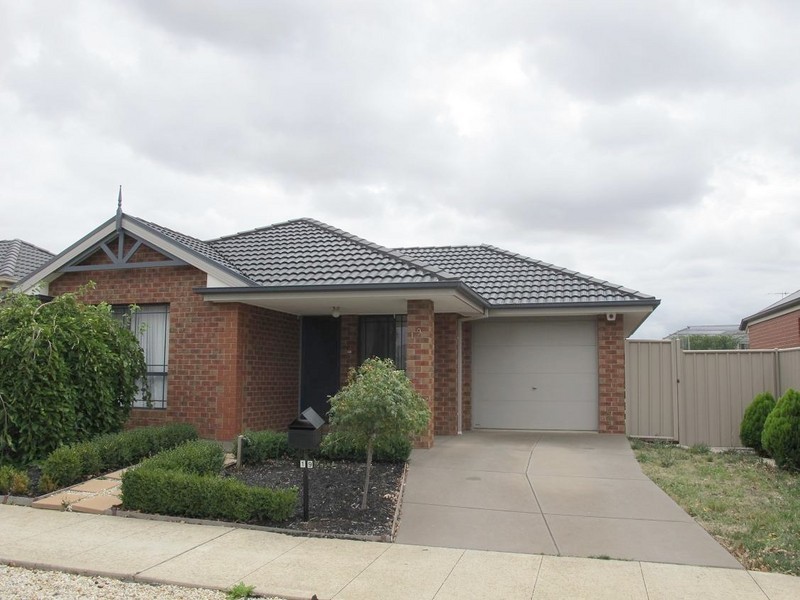 19 Gisborne Way, Caroline Springs VIC 3023