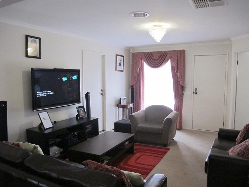 19 Gisborne Way, Caroline Springs VIC 3023