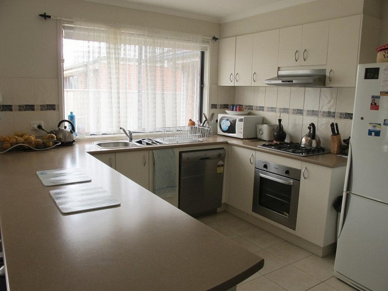 19 Gisborne Way, Caroline Springs VIC 3023