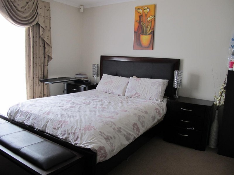 19 Gisborne Way, Caroline Springs VIC 3023