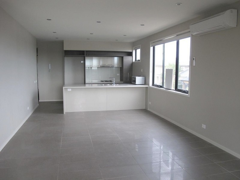 14/11 Monckton Place, Caroline Springs VIC 3023