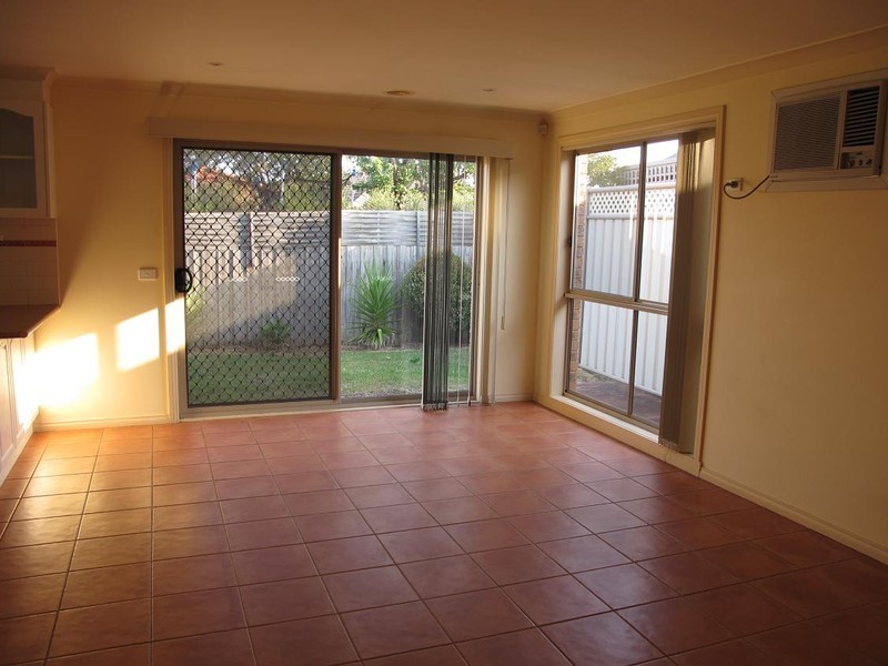 1/3 Carmel Court, Sydenham VIC 3037