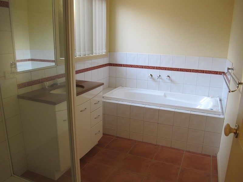 1/3 Carmel Court, Sydenham VIC 3037