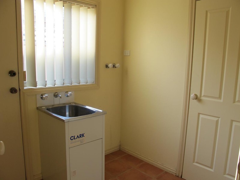 1/3 Carmel Court, Sydenham VIC 3037