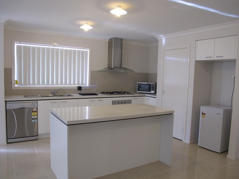 4 Annecy Blvd (Plumpton), Caroline Springs VIC 3023