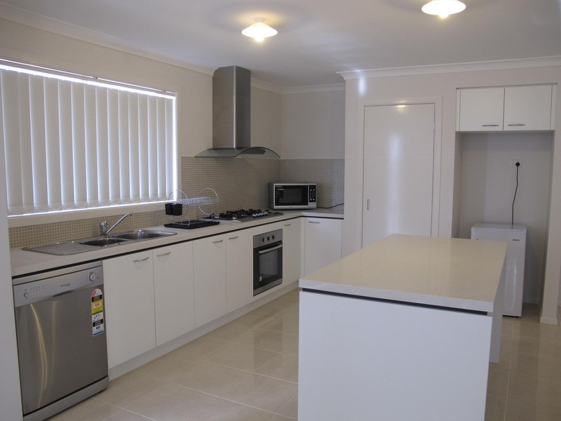 4 Annecy Blvd (Plumpton), Caroline Springs VIC 3023