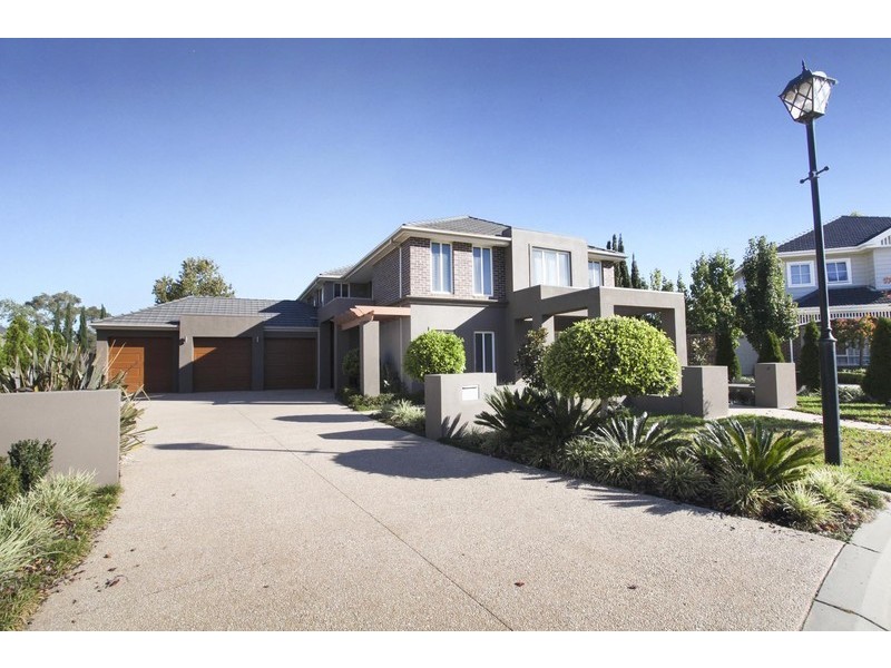 13 The Close, Caroline Springs VIC 3023