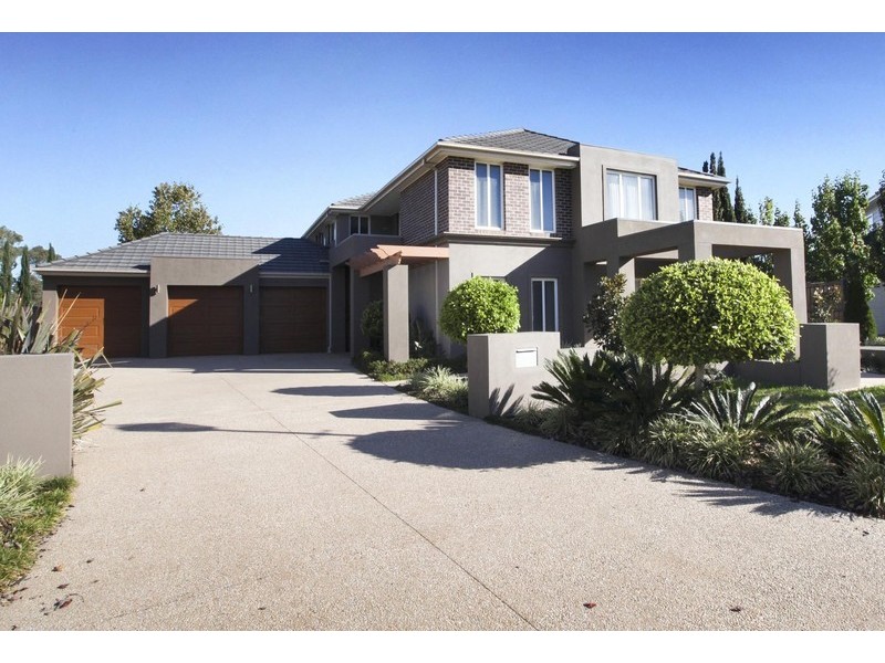 13 The Close, Caroline Springs VIC 3023