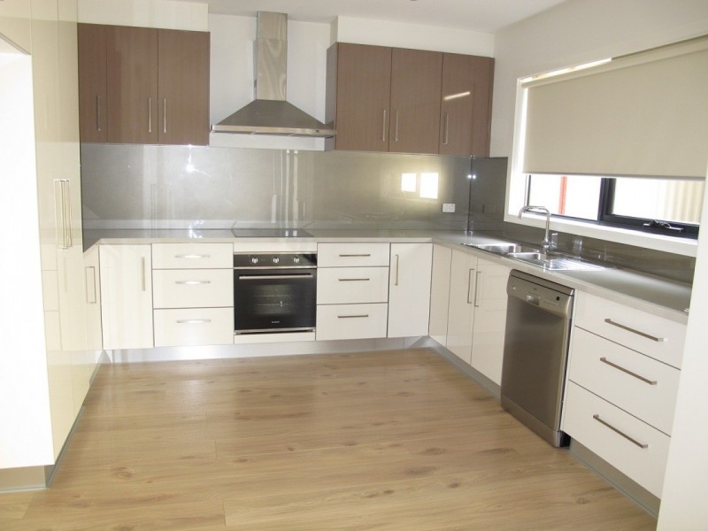 2/30 Albert Rd, Sydenham VIC 3037