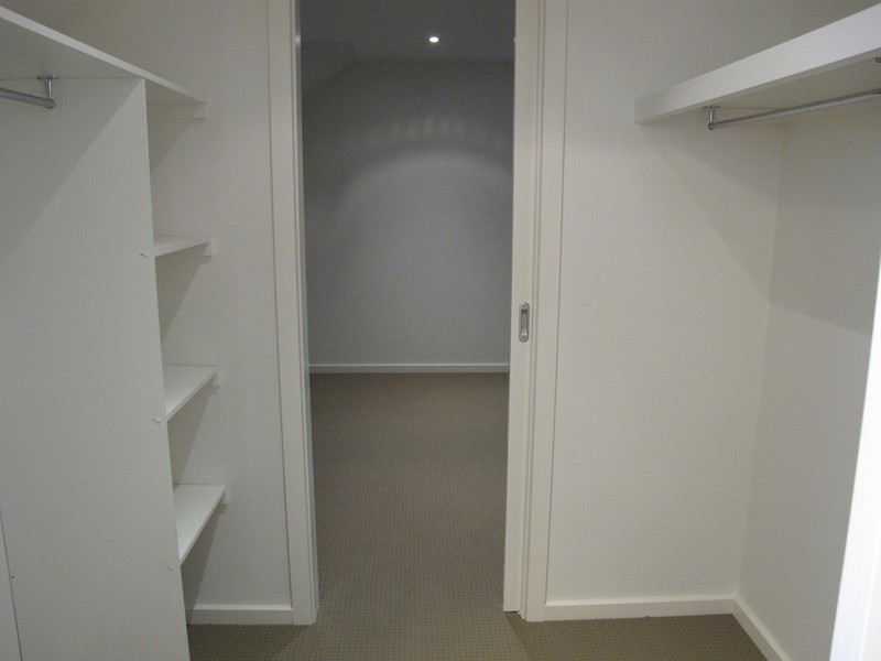 2/30 Albert Rd, Sydenham VIC 3037