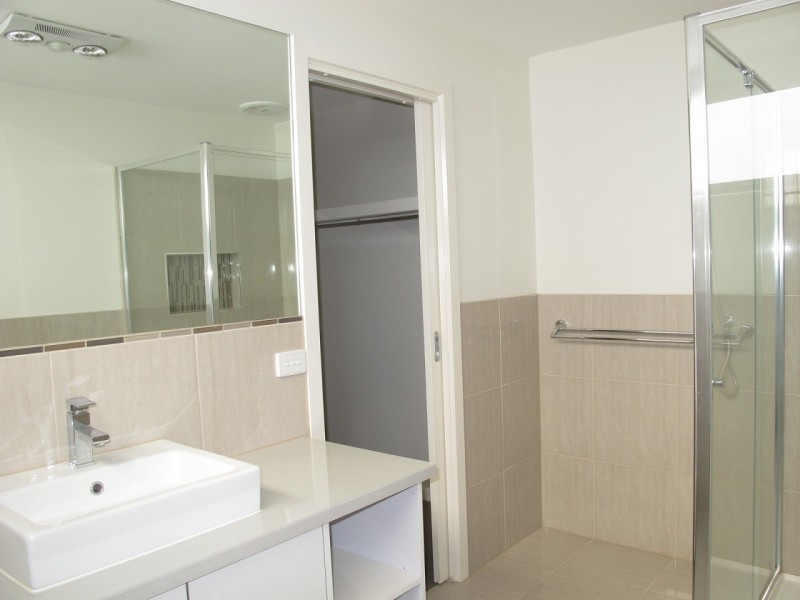 2/30 Albert Rd, Sydenham VIC 3037