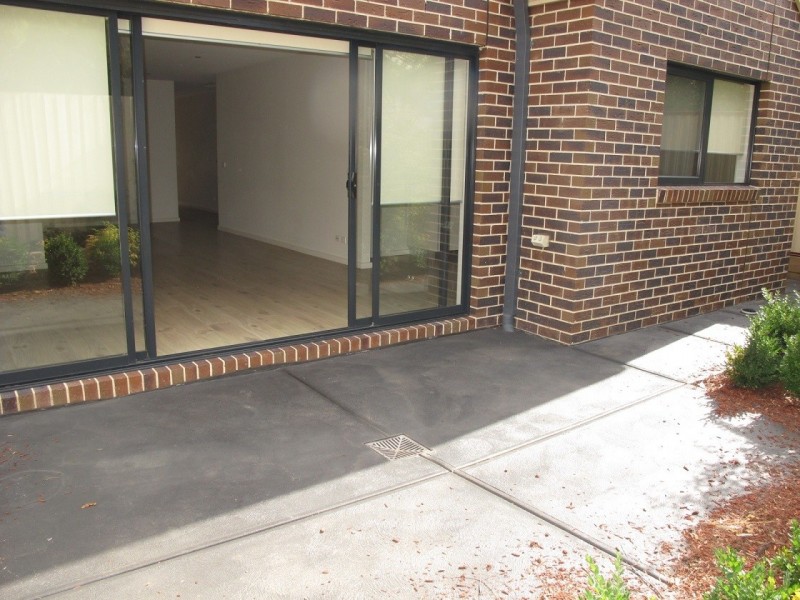 2/30 Albert Rd, Sydenham VIC 3037