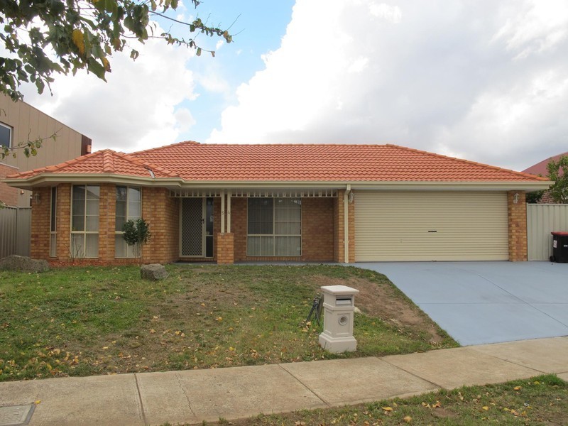 54 Clarendon Wynd, Caroline Springs VIC 3023