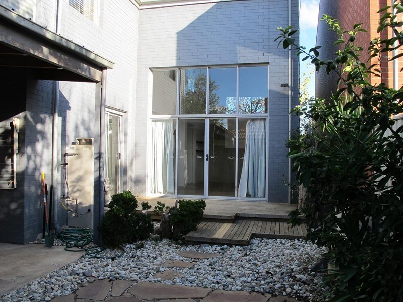 2 Beacon Lane, Caroline Springs VIC 3023