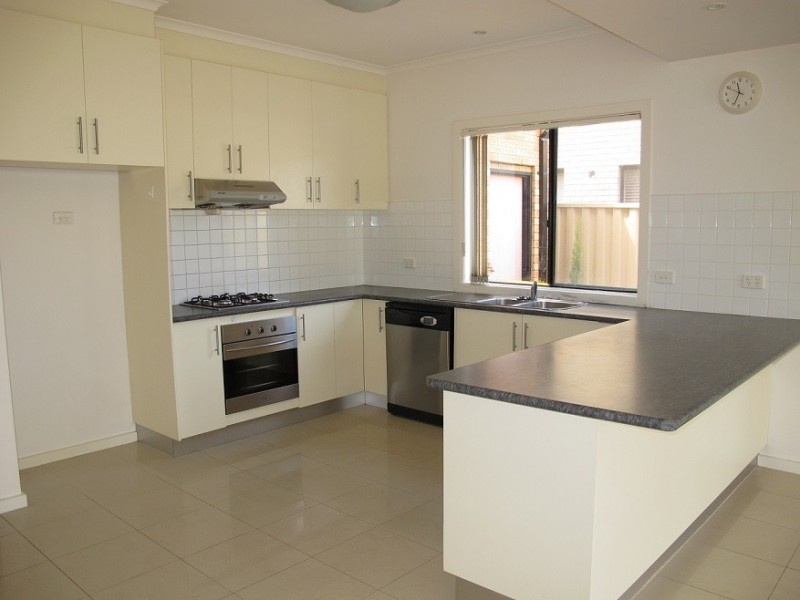 8 Alma Lane, Caroline Springs VIC 3023