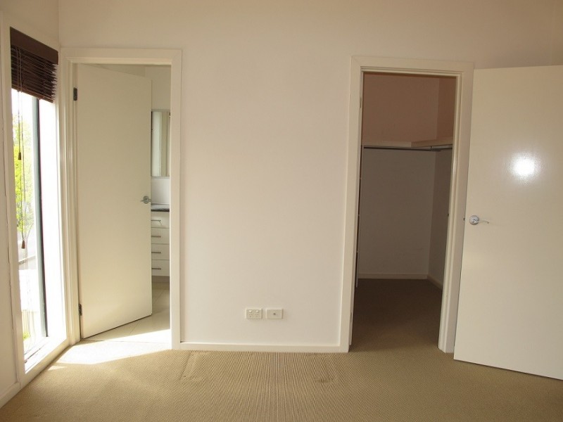 8 Alma Lane, Caroline Springs VIC 3023