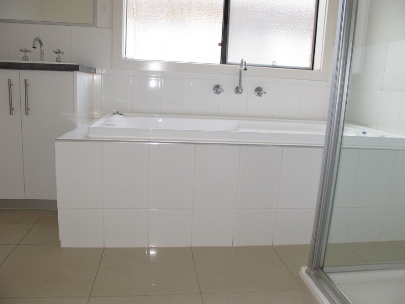 8 Alma Lane, Caroline Springs VIC 3023