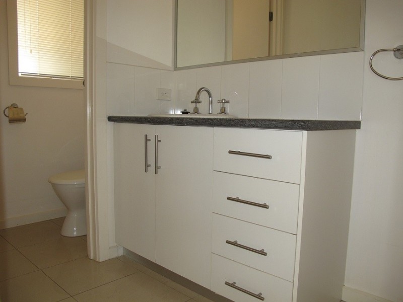 8 Alma Lane, Caroline Springs VIC 3023