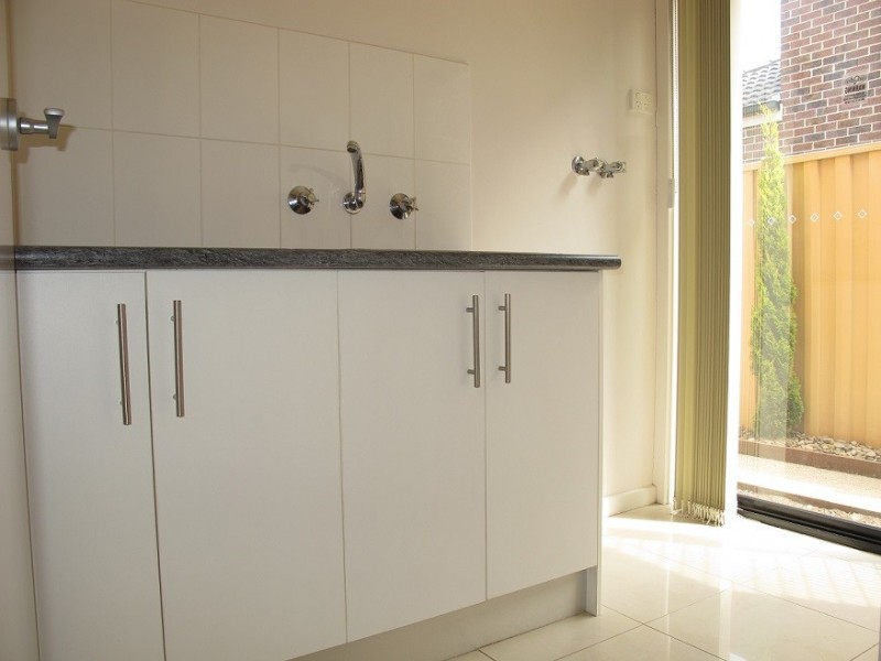 8 Alma Lane, Caroline Springs VIC 3023