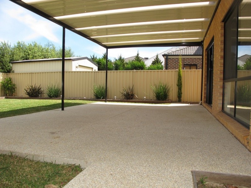 8 Alma Lane, Caroline Springs VIC 3023