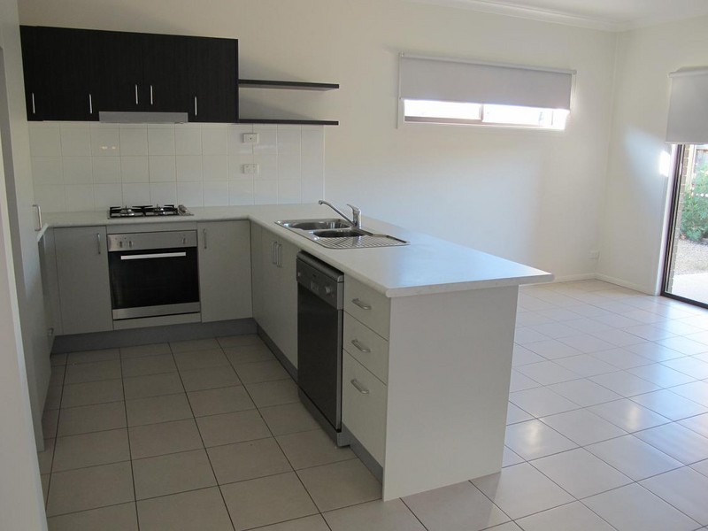 15 Blackshaws Place, Caroline Springs VIC 3023