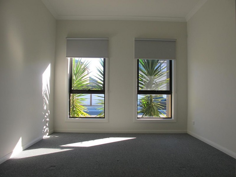 15 Blackshaws Place, Caroline Springs VIC 3023