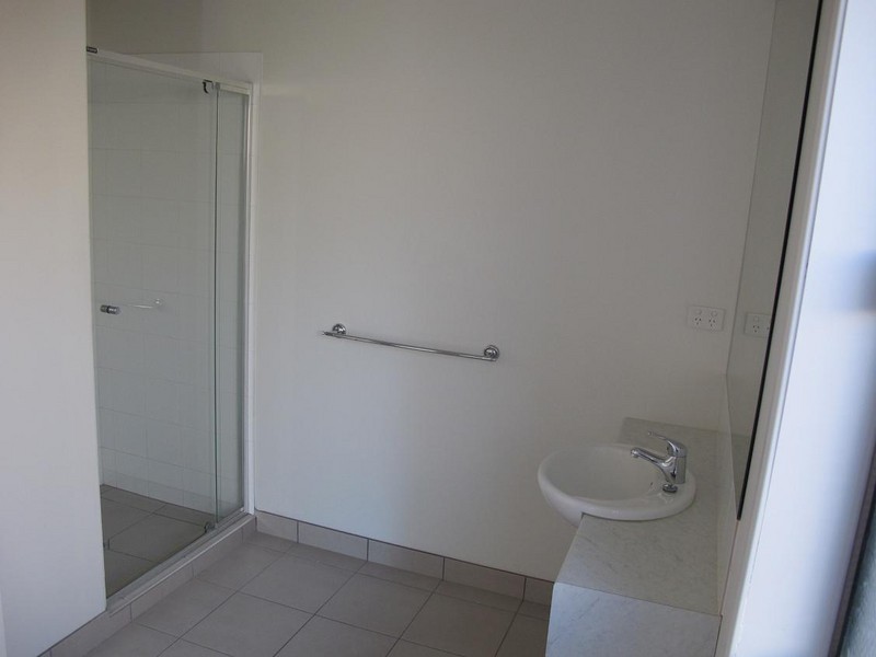 15 Blackshaws Place, Caroline Springs VIC 3023