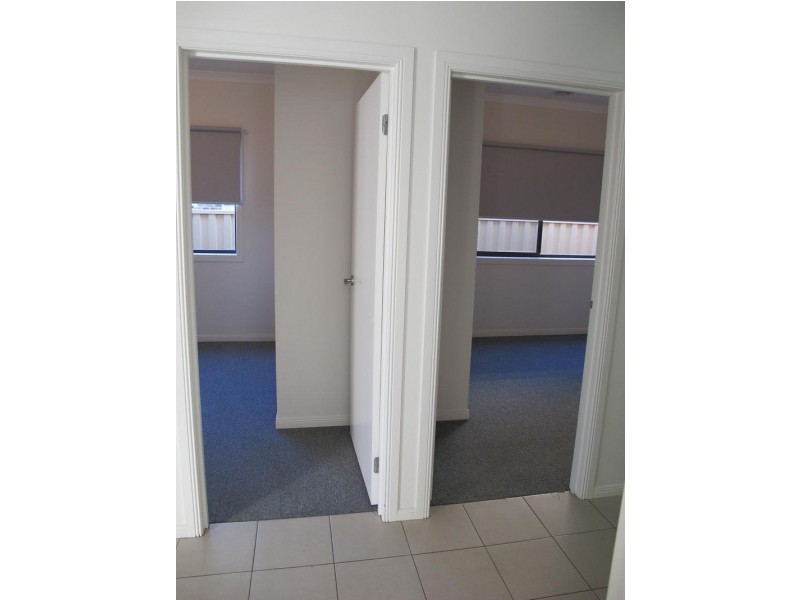 15 Blackshaws Place, Caroline Springs VIC 3023