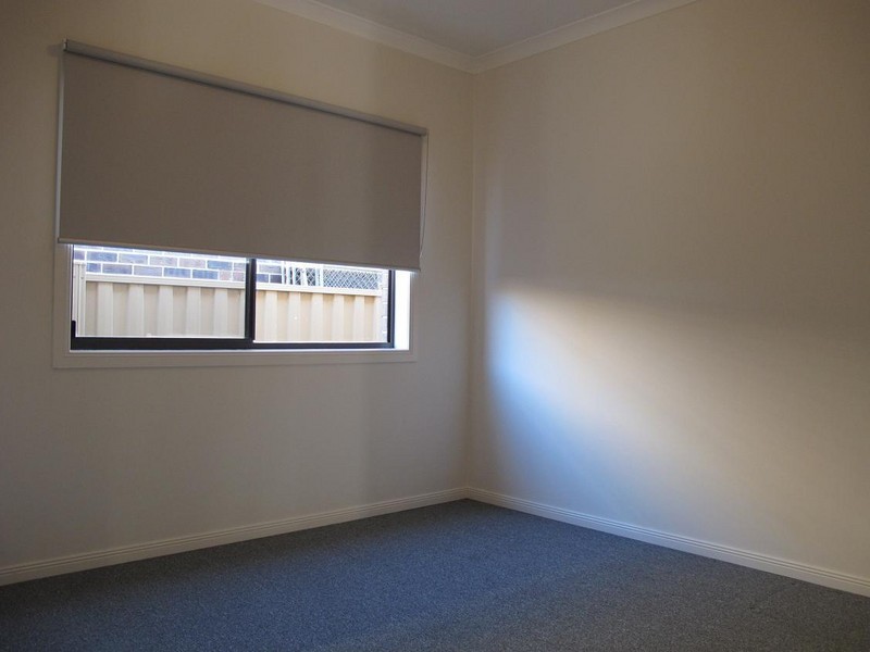 15 Blackshaws Place, Caroline Springs VIC 3023