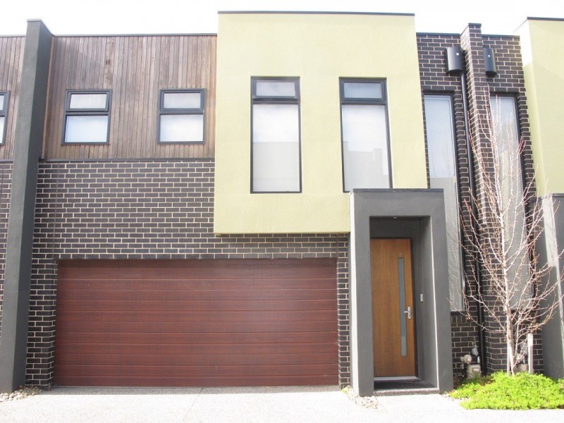 2/5 Chelsworth Place, Caroline Springs VIC 3023