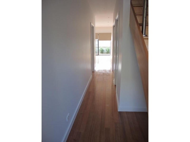 2/5 Chelsworth Place, Caroline Springs VIC 3023