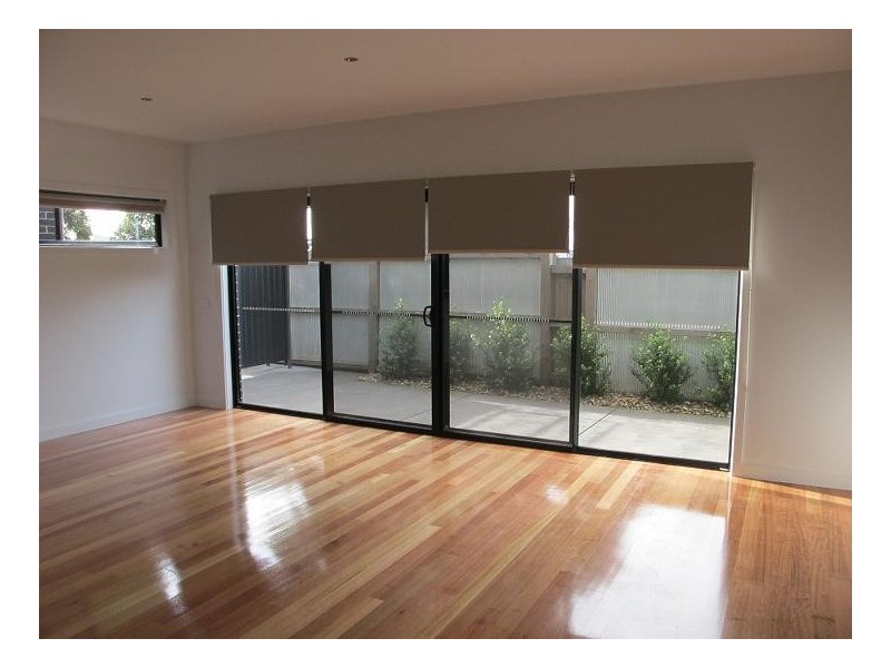 2/5 Chelsworth Place, Caroline Springs VIC 3023