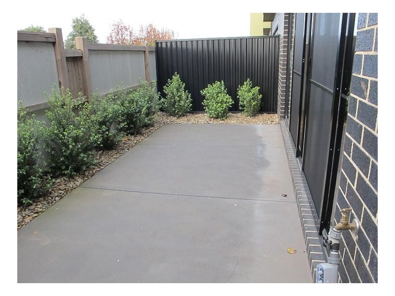 2/5 Chelsworth Place, Caroline Springs VIC 3023